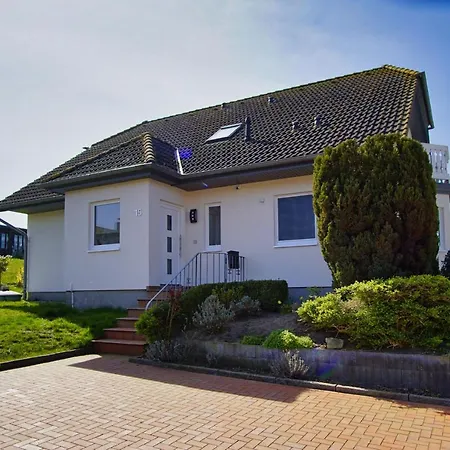 Mit Terrasse In Ruhiger Lage - Haus Suedperd Strandwinde * Thiessow